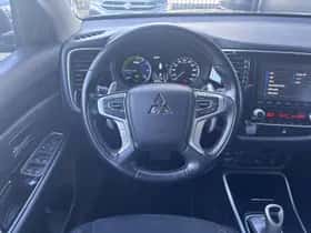 Mitsubishi Outlander (2021) thumbnail 13
