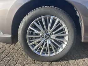 Mitsubishi Outlander (2021) thumbnail 8