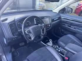 Mitsubishi Outlander (2021) thumbnail 10