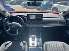 Mitsubishi Outlander (2025) thumbnail 16