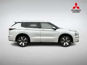 Mitsubishi Outlander (2026) thumbnail 3