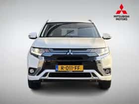 Mitsubishi Outlander (2021) thumbnail 2