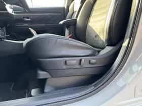 Mitsubishi Outlander (2021) thumbnail 24