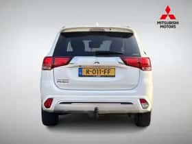 Mitsubishi Outlander (2021) thumbnail 4