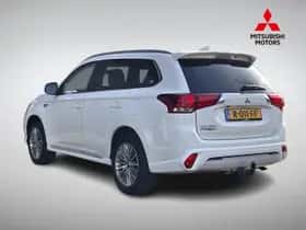 Mitsubishi Outlander (2021) thumbnail 5