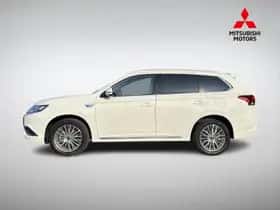 Mitsubishi Outlander (2021) thumbnail 6