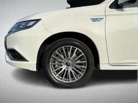 Mitsubishi Outlander (2021) thumbnail 7