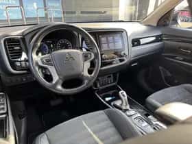Mitsubishi Outlander (2021) thumbnail 10