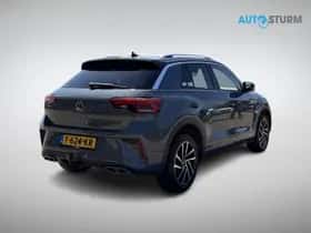 Volkswagen T-Roc (2023) thumbnail 4