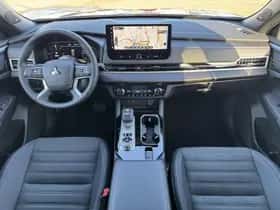 Mitsubishi Outlander (2026) thumbnail 12
