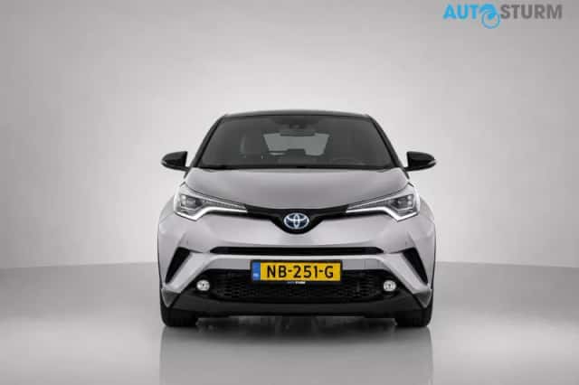 Toyota C-HR (2017) thumbnail 2