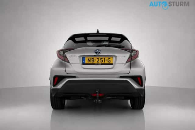 Toyota C-HR (2017) thumbnail 4