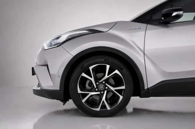 Toyota C-HR (2017) thumbnail 6