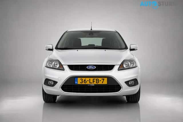 Ford Focus (2010) thumbnail 2