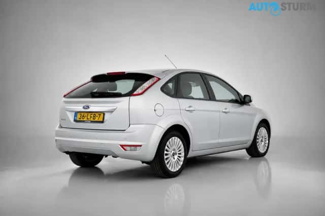 Ford Focus (2010) thumbnail 3