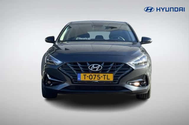 Hyundai i30 (2023) thumbnail 2