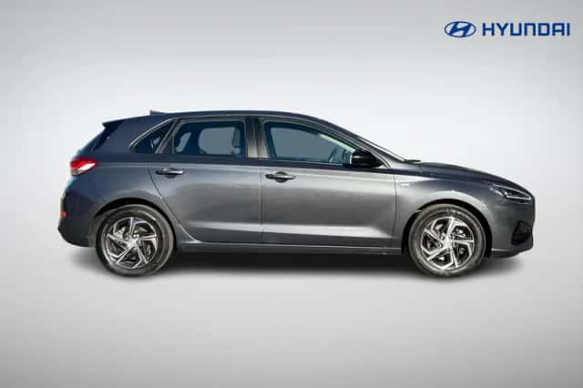Hyundai i30 (2023) thumbnail 3