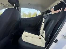 Hyundai i10 (2023) thumbnail 9