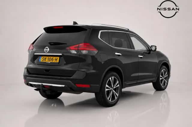 Nissan X-Trail (2018) thumbnail 3