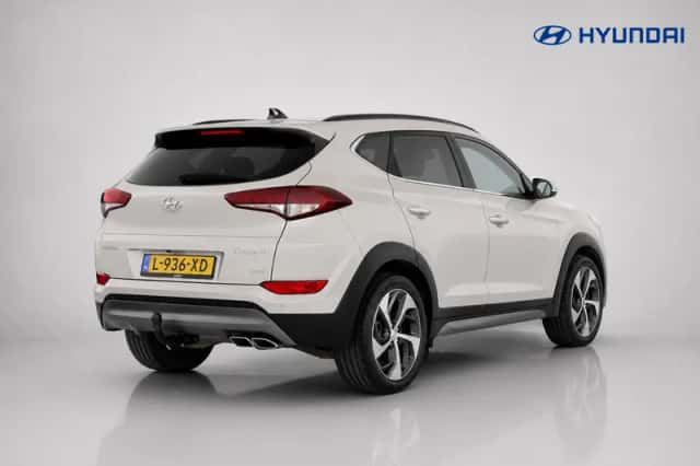 Hyundai Tucson (2016) thumbnail 3