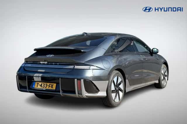 Hyundai Ioniq 6 (2023) thumbnail 4