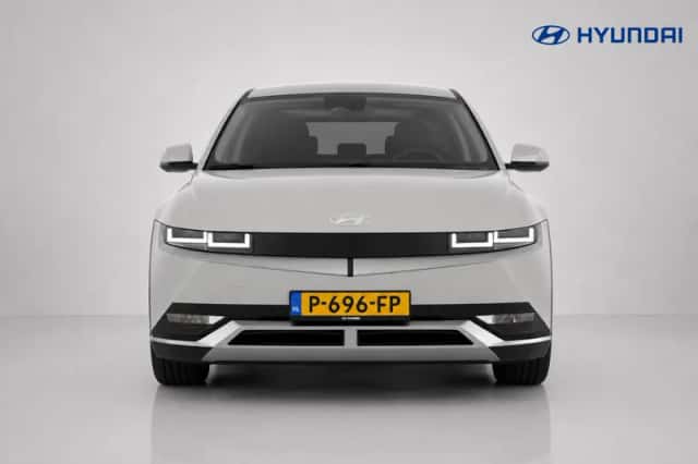 Hyundai Ioniq 5 (2022) thumbnail 2