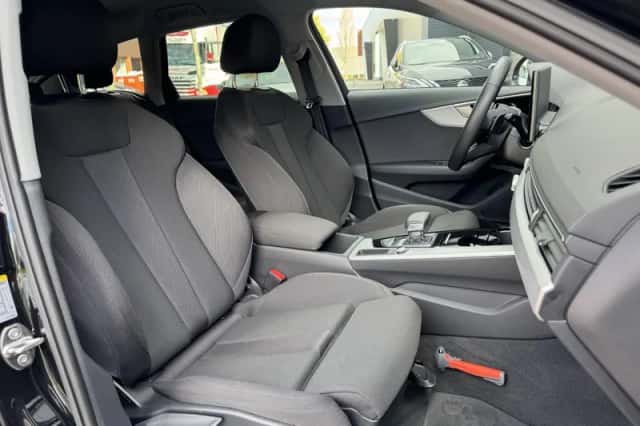 Audi A4 (2023) thumbnail 11