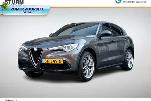 Alfa Romeo Stelvio (2018) thumbnail 1