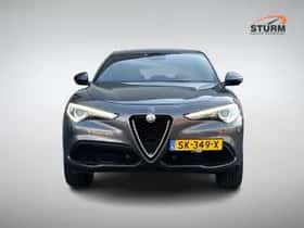 Alfa Romeo Stelvio (2018) thumbnail 2