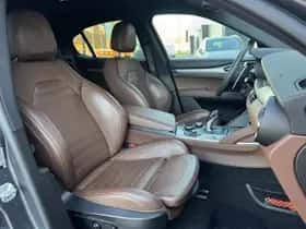 Alfa Romeo Stelvio (2018) thumbnail 11