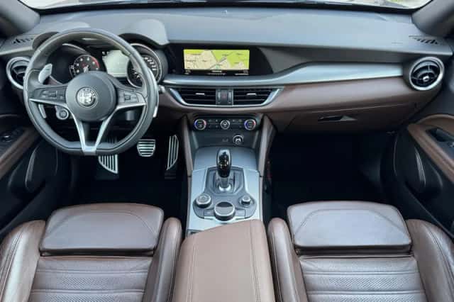 Alfa Romeo Stelvio (2018) thumbnail 13