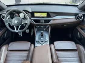 Alfa Romeo Stelvio (2018) thumbnail 13