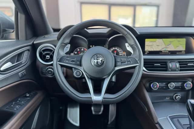 Alfa Romeo Stelvio (2018) thumbnail 14