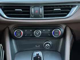 Alfa Romeo Stelvio (2018) thumbnail 19