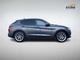 Alfa Romeo Stelvio (2018) thumbnail 3