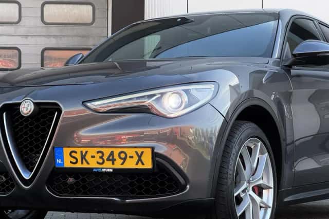 Alfa Romeo Stelvio (2018) thumbnail 21