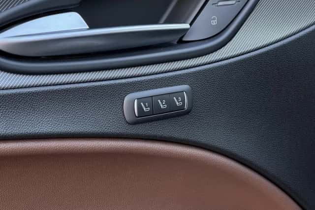 Alfa Romeo Stelvio (2018) thumbnail 25