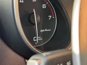 Alfa Romeo Stelvio (2018) thumbnail 30