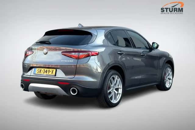 Alfa Romeo Stelvio (2018) thumbnail 4