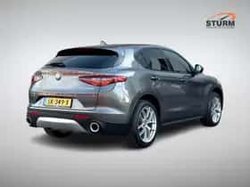 Alfa Romeo Stelvio (2018) thumbnail 4