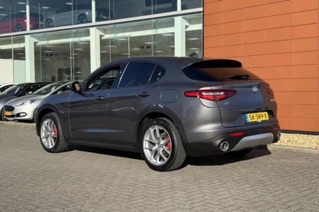 Alfa Romeo Stelvio (2018) thumbnail 35