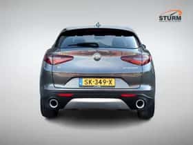 Alfa Romeo Stelvio (2018) thumbnail 5