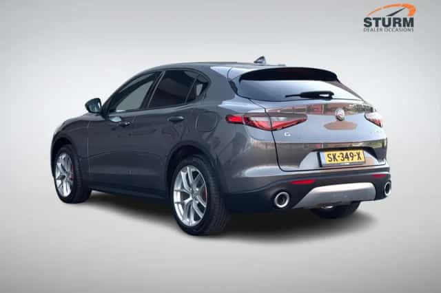 Alfa Romeo Stelvio (2018) thumbnail 6