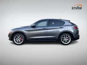 Alfa Romeo Stelvio (2018) thumbnail 7