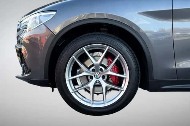 Alfa Romeo Stelvio (2018) thumbnail 8
