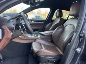 Alfa Romeo Stelvio (2018) thumbnail 9