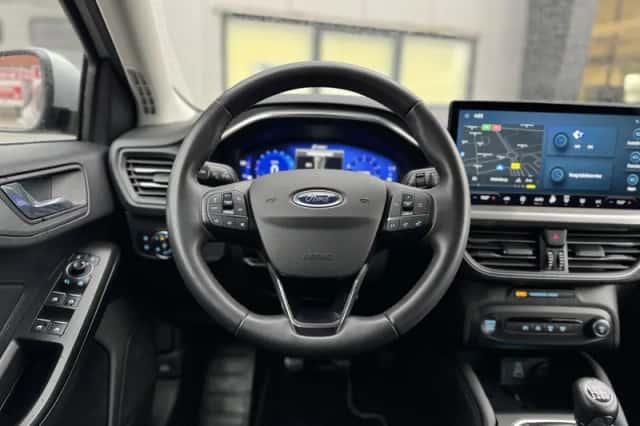 Ford Focus (2022) thumbnail 14