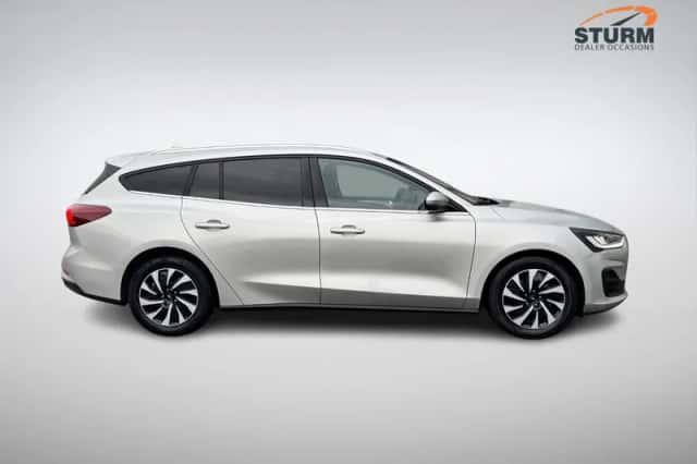 Ford Focus (2022) thumbnail 3