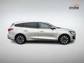 Ford Focus (2022) thumbnail 3