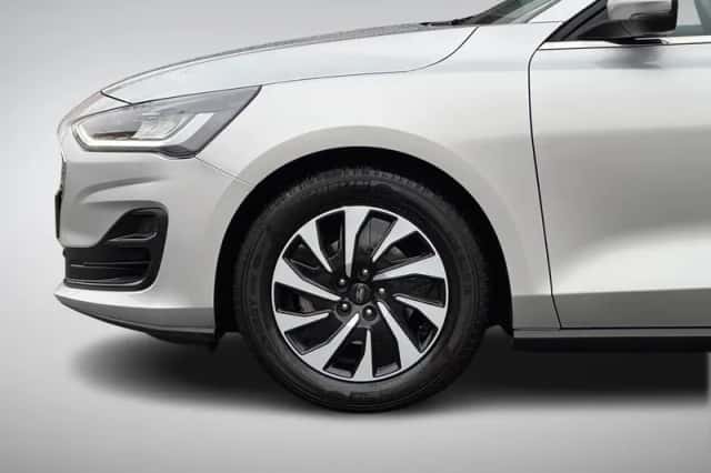 Ford Focus (2022) thumbnail 8
